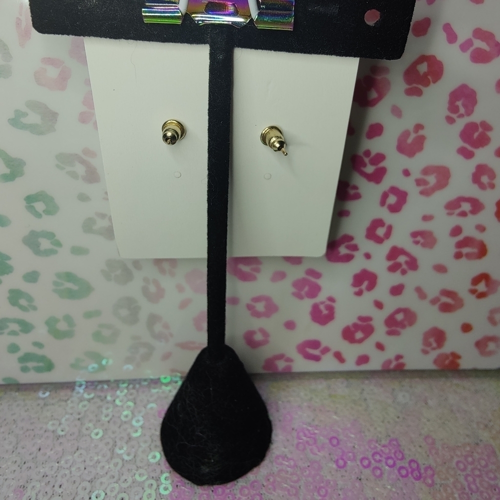 Textured statement earrings - Picture 3 of 3